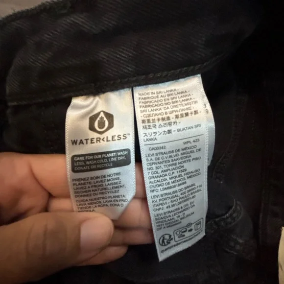 Elegant Black Flare Jeans - Picture 6 of 6